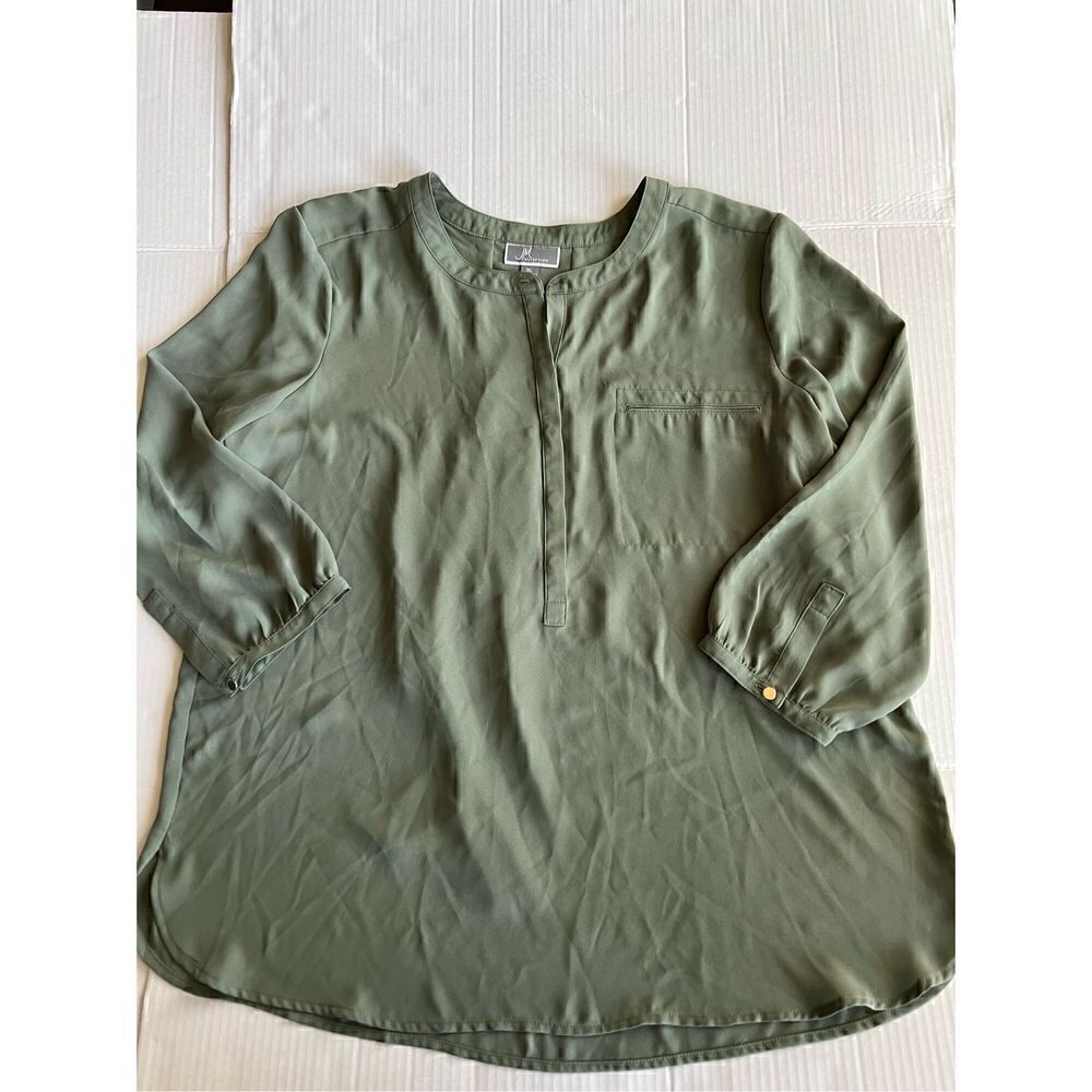 JM Collection green partial button down top - Picture 4 of 9